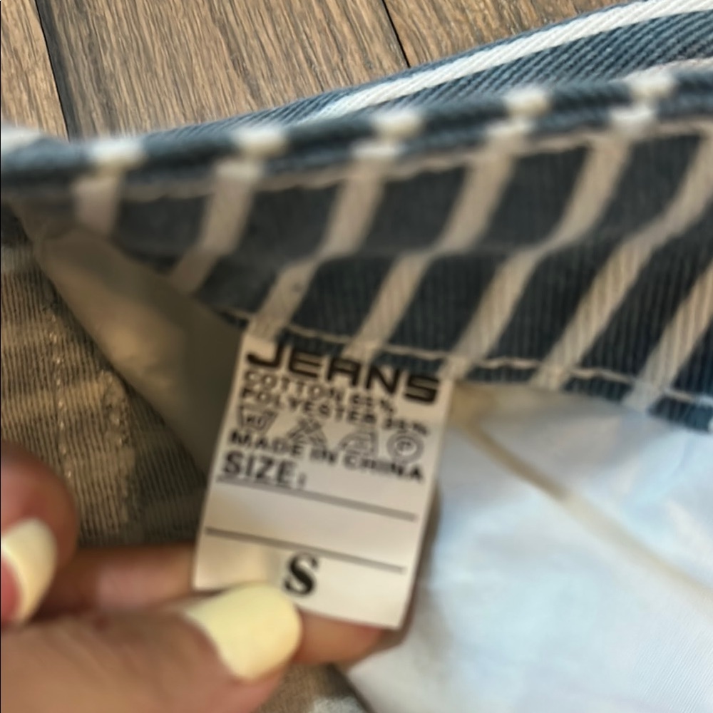 Striped Wide-Leg Pants - Picture 3 of 3